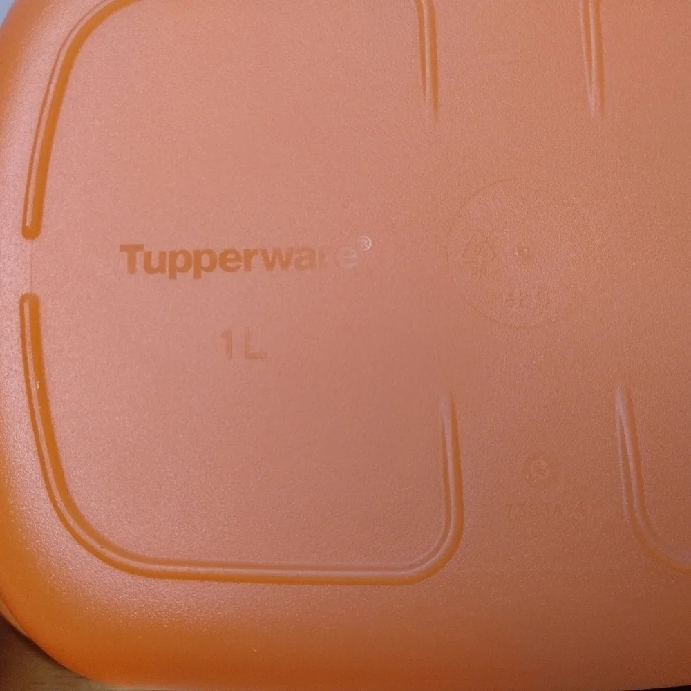 New Tupperware Orange Vent and Serve 1 Liter Container